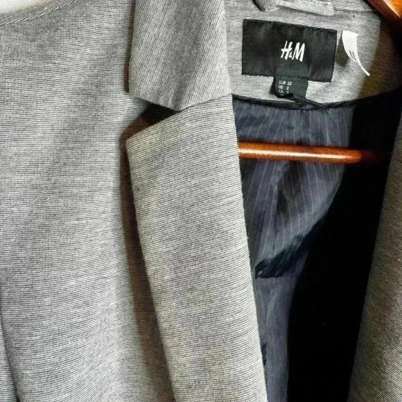 H&M  grey woman’s blazer size small - Picture 3 of 5